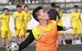 [ẢNH] Cầu thủ Hà Đông nâng bổng HLV sau chiến thắng nghẹt thở