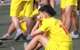 [ẢNH] Cầu thủ Hà Đông nâng bổng HLV sau chiến thắng nghẹt thở