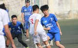 [ẢNH] Hai lần để THPT Chuyên Ngoại ngữ chọc thủng lưới, thủ môn trường Vân Tảo ôm mặt khóc
