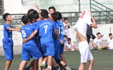 [ẢNH] Hai lần để THPT Chuyên Ngoại ngữ chọc thủng lưới, thủ môn trường Vân Tảo ôm mặt khóc