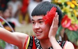 [ẢNH] Cầu thủ trường Ngô Sỹ Liên mặc váy múa 