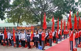 [ẢNH] Cầu thủ trường Ngô Sỹ Liên mặc váy múa 
