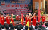 [ẢNH] Cầu thủ trường Ngô Sỹ Liên mặc váy múa 