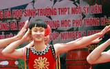 [ẢNH] Cầu thủ trường Ngô Sỹ Liên mặc váy múa 