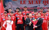[ẢNH] Cầu thủ trường Ngô Sỹ Liên mặc váy múa 