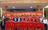 [ẢNH] Cầu thủ trường Ngô Sỹ Liên mặc váy múa 