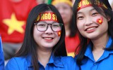 [ẢNH] Nữ sinh cổ vũ hết mình, khuấy động khán đài trận chung kết
