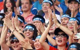 [ẢNH] Nữ sinh cổ vũ hết mình, khuấy động khán đài trận chung kết