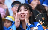 [ẢNH] Nữ sinh cổ vũ hết mình, khuấy động khán đài trận chung kết