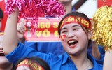 [ẢNH] Nữ sinh cổ vũ hết mình, khuấy động khán đài trận chung kết