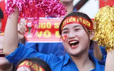 [ẢNH] Nữ sinh cổ vũ hết mình, khuấy động khán đài trận chung kết