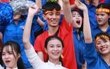 [ẢNH] Nữ sinh cổ vũ hết mình, khuấy động khán đài trận chung kết