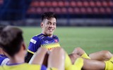 [ẢNH] Thầy Park trầm ngâm trong buổi tập đầu tại Thái Lan
