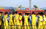 [ẢNH] Thầy Park trầm ngâm trong buổi tập đầu tại Thái Lan