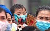 [ẢNH] Người dân Hạ Mỗ hứng khởi nhận 1.600 chai nước rửa tay khô miễn phí