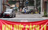 [ẢNH] Cuộc sống người dân trong khu cách ly phố Trúc Bạch
