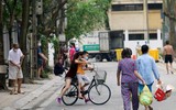 [ẢNH] Cuộc sống người dân trong khu cách ly phố Trúc Bạch