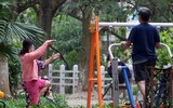 [ẢNH] Cuộc sống người dân trong khu cách ly phố Trúc Bạch