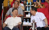 [ẢNH] Hai khán giả đặc biệt trên sân Hàng Đẫy