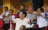 [ẢNH] Hai khán giả đặc biệt trên sân Hàng Đẫy
