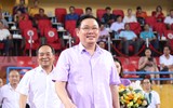[ẢNH] Hai khán giả đặc biệt trên sân Hàng Đẫy