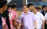 [ẢNH] Hai khán giả đặc biệt trên sân Hàng Đẫy