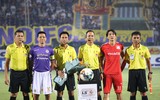 [ẢNH] Hai khán giả đặc biệt trên sân Hàng Đẫy
