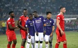 [ẢNH] Hai khán giả đặc biệt trên sân Hàng Đẫy