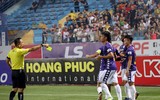 [ẢNH] Rimario dính thẻ vì ăn mừng quá khích nhắm vào cổ động viên HAGL