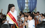 Hoa hậu Biển Thùy Trang đạp xe kêu gọi bảo vệ môi trường