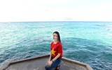 Người đẹp Phùng Bảo Ngọc Vân mang tình yêu đất liền đến với Trường Sa