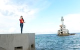 Người đẹp Phùng Bảo Ngọc Vân mang tình yêu đất liền đến với Trường Sa