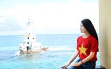 Người đẹp Phùng Bảo Ngọc Vân mang tình yêu đất liền đến với Trường Sa