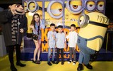 Hồ Ngọc Hà rạng rỡ đưa mẹ và con trai đi xem phim 