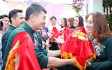 Lê Phương và chồng trẻ không ngừng thể hiện tình yêu tại lễ cưới