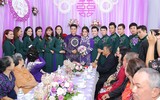 Lê Phương và chồng trẻ không ngừng thể hiện tình yêu tại lễ cưới