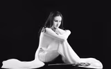 Vy Oanh ra mắt album và bộ ảnh xúc động về tình mẫu tử
