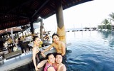 Khánh Thi mặc bikini 