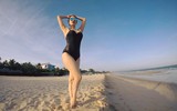 Khánh Thi mặc bikini 