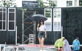 Mâu Thủy tập catwalk bất chấp trời mưa bão