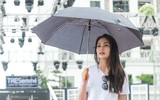 Mâu Thủy tập catwalk bất chấp trời mưa bão