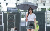Mâu Thủy tập catwalk bất chấp trời mưa bão