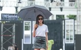Mâu Thủy tập catwalk bất chấp trời mưa bão