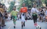 Gần 150 người làm náo nhiệt phố đi bộ với màn nhảy tập thể