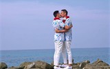 Khoảnh khắc ngọt ngào trong lễ kết hôn của Hồ Vĩnh Khoa và bạn trai đồng giới