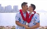Khoảnh khắc ngọt ngào trong lễ kết hôn của Hồ Vĩnh Khoa và bạn trai đồng giới