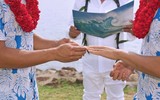 Khoảnh khắc ngọt ngào trong lễ kết hôn của Hồ Vĩnh Khoa và bạn trai đồng giới