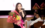 Giang Hồng Ngọc dùng cát-sê làm học bổng cho sinh viên vượt khó