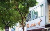 Chồng Ngọc Thạch lái xe 16 tỷ đồng đưa con đến chúc mừng vợ 