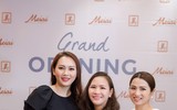 Chồng Ngọc Thạch lái xe 16 tỷ đồng đưa con đến chúc mừng vợ 
